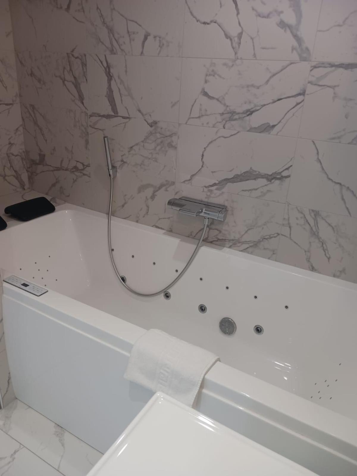Bed and Breakfast Touraco Villars-les-Dombes Exterior foto